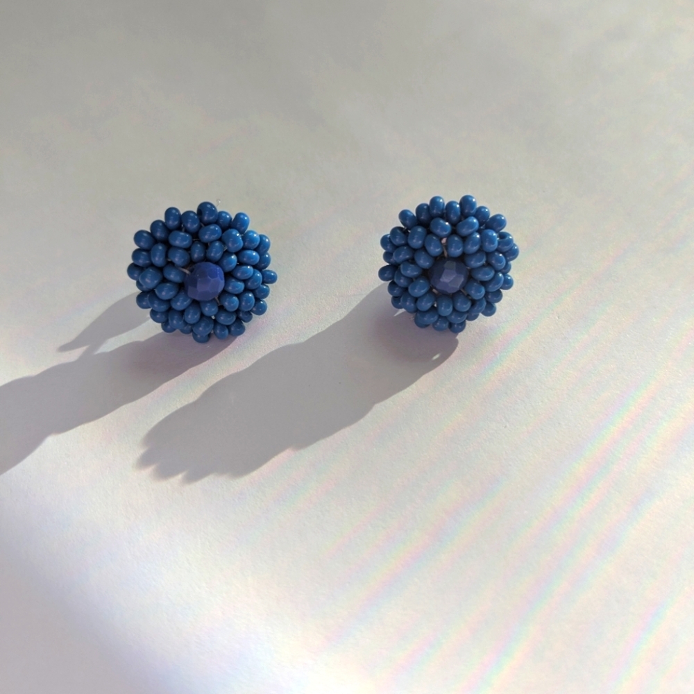 free with purchase: Blue beaded earrings
